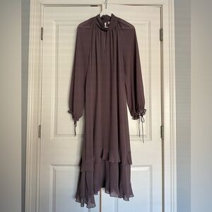 Aritzia flowy dress with key hole